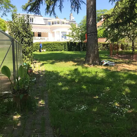 Delightful Earth 20 Minutes From Paris *